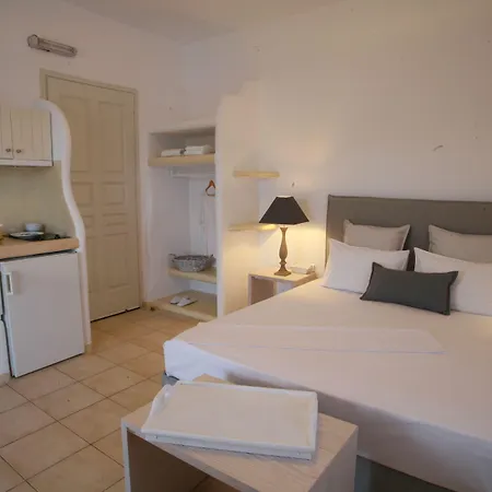 ホテル Pente Elies Milos ポロニア