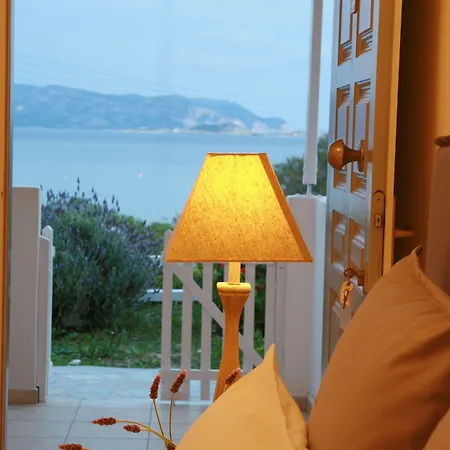 Pente Elies Milos ホテル ポロニア