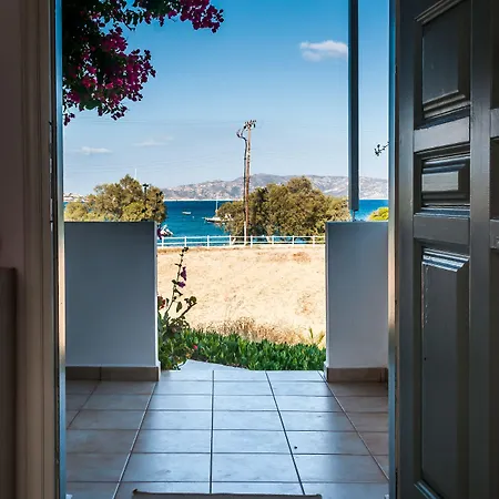 Pente Elies Milos Hotel 3*