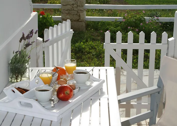 Pente Elies Milos Hotel 3*