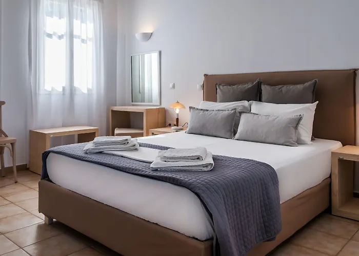 Pente Elies Milos Hotel