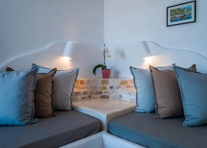 Pente Elies Milos Hotel 3*