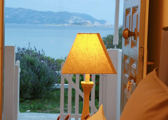 Pente Elies Milos Hotel Pollonia