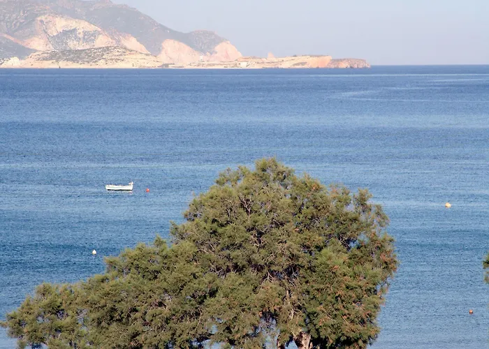 Pente Elies Milos Hotel Pollonia