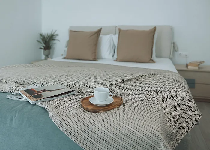 Pente Elies Milos Hotel 3*