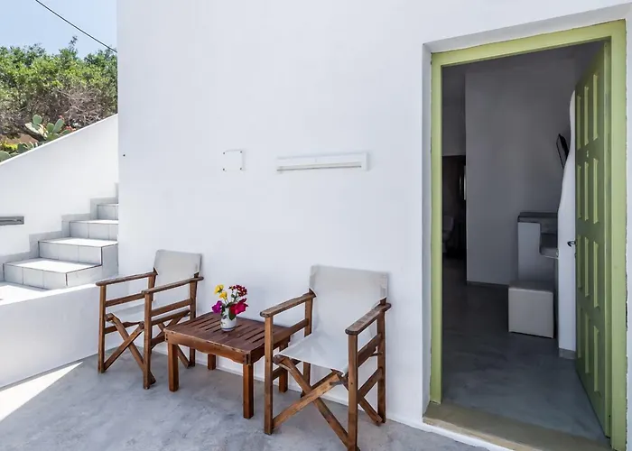 Pente Elies Milos Hotel 3*