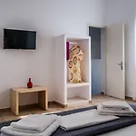 Pente Elies Milos מלון