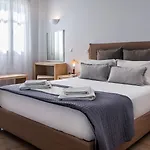 Pente Elies Milos 호텔