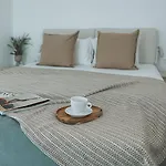 Pente Elies Milos 호텔 3*