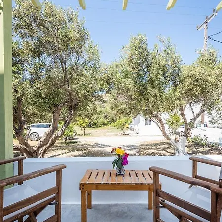 Pente Elies Milos Hotel Pollonia