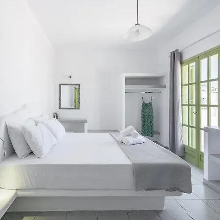 Pente Elies Milos Hotel