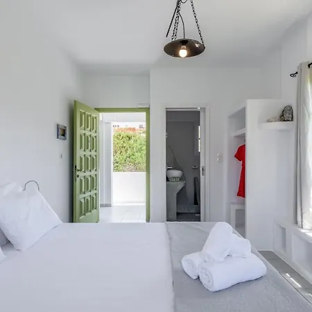 Pente Elies Milos Hotel 3*
