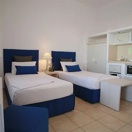 Pente Elies Milos Hotel