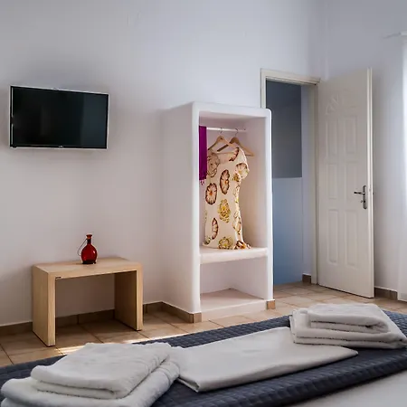 Pente Elies Milos מלון