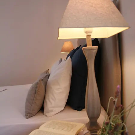 Pente Elies Milos Hotel Pollonia