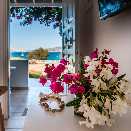 Pente Elies Milos Hotel Pollonia