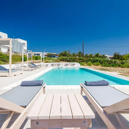 Pente Elies Milos Hotel