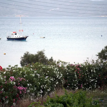 Pente Elies Milos 3* Pollonia