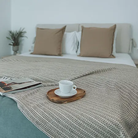 Pente Elies Milos Hotel 3*