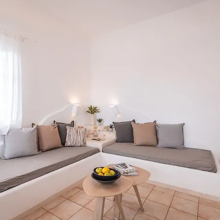 Pente Elies Milos Hotel Pollonia