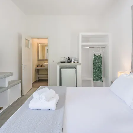 Pente Elies Milos Hotel 3*