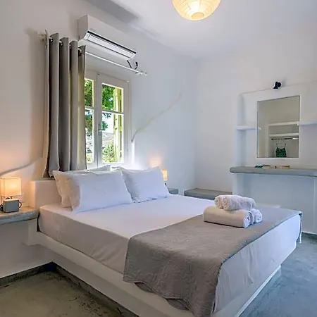 Pente Elies Milos Hotel