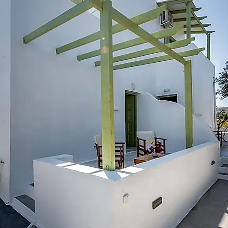 Pente Elies Milos Hotel