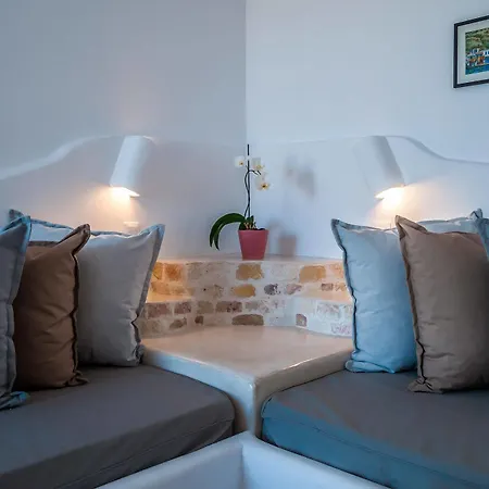 Pente Elies Milos Hotel 3*