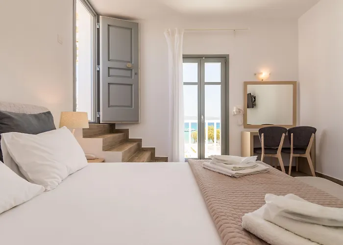 Pente Elies Milos Hotel Pollonia