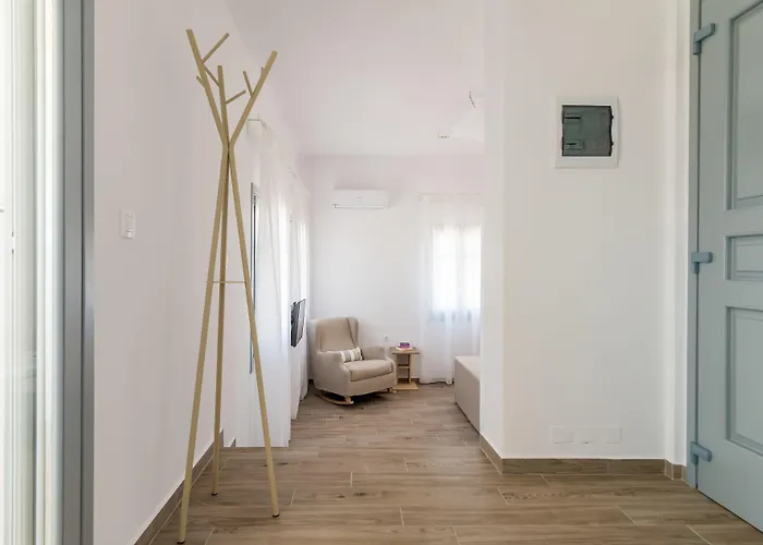 Pente Elies Milos Hotel