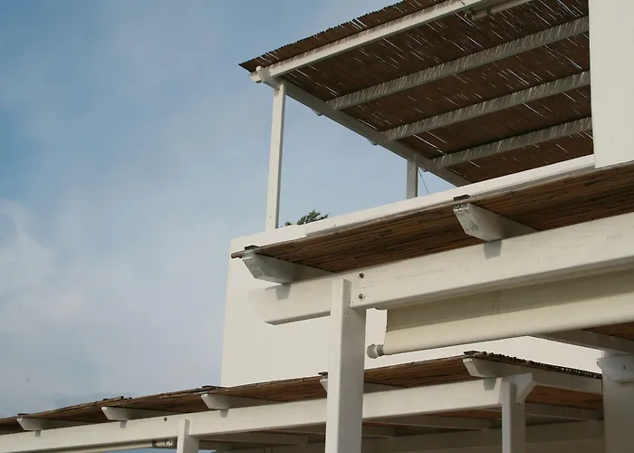 Pente Elies Milos Hotel 3*