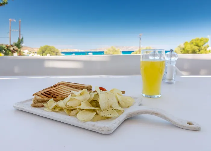 Pente Elies Milos Hotel