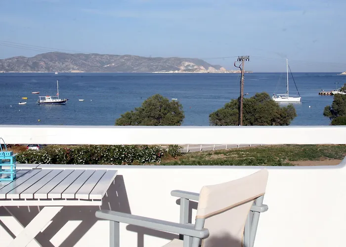 Pente Elies Milos Hotel 3*